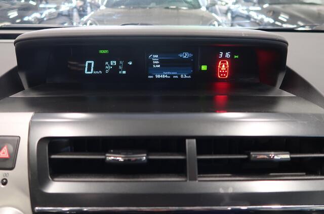 Toyota PRIUS 1.8 Dynamic 7 Zitplaatsen Panoramadak Camera Head-Up Navigatie Airco-ecc Stoelverwarming Leer/Alcantara LED Bluetooth Boekjes aanwezig pdc