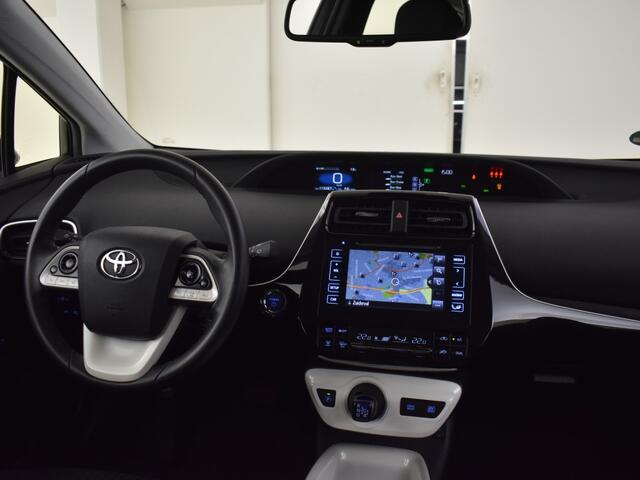 Toyota PRIUS 1.8 Dynamic | Trekhaak | Blindspot | Navigatie | Head-up
