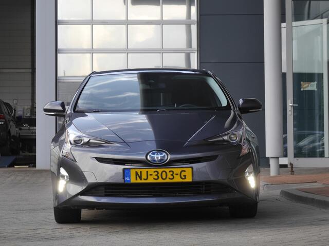 Toyota PRIUS 1.8 First Edition | Automaat| Head up display | Stoelverwarming | Achteruitrijcamera | Adaptive cruise control | Lichtmetalen velgen | Climate control | Keyless entry en start