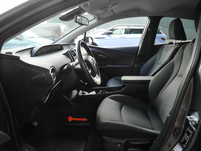 Toyota PRIUS 1.8 First Edition | Automaat| Head up display | Stoelverwarming | Achteruitrijcamera | Adaptive cruise control | Lichtmetalen velgen | Climate control | Keyless entry en start
