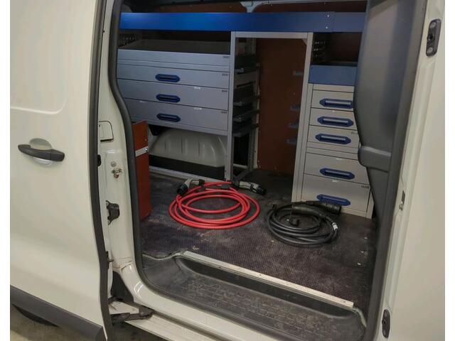 Toyota PROACE Electric Worker L2 Extra Range 75 kWh +/- 330KM / 3Pers./ Navigatie / Airco / Mooie Bedrijfswagen inrichting /