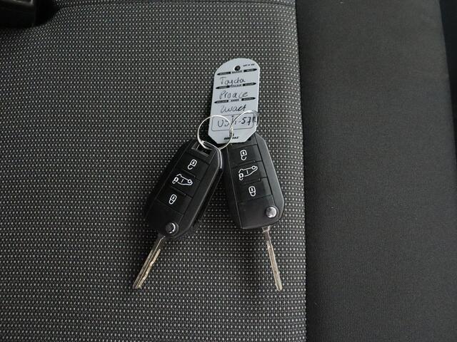 Toyota PROACE 2.0D-4D 144PK Black Line Long | Navigatie | Camera | 3-Persoons | Trekhaak
