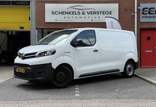 toyota-proace-electric-worker-stand