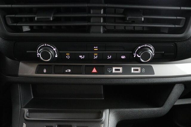 Toyota PROACE Worker Electirc 75KW Navigator met bank | Uit voorraad leverbaar! |