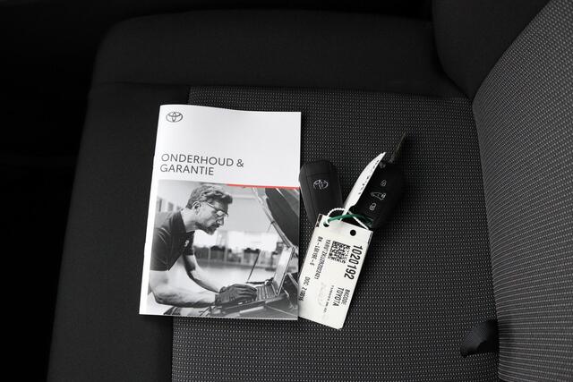 Toyota PROACE Worker Electirc 75KW Navigator met bank | Uit voorraad leverbaar! |