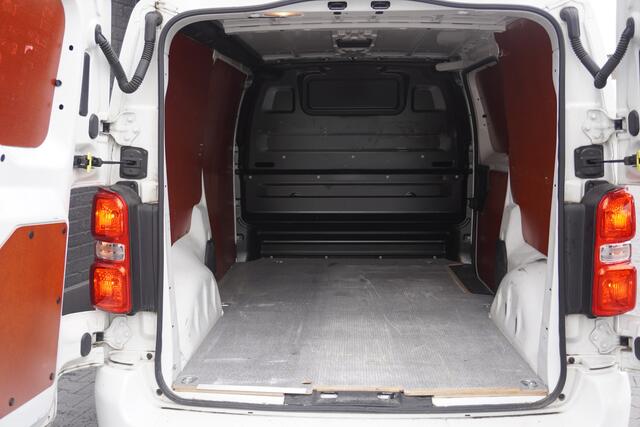 Toyota PROACE Worker 2.0 D-4D 177PK L2 - EURO 6 - Airco - Navi - Cruise - ¤14.950,- Excl.