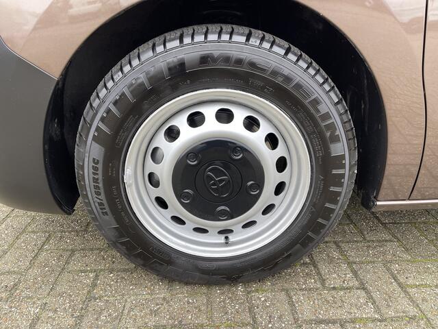 Toyota PROACE Compact 2.0 D-4D 122pk automaat Navigator L1H1 / vaste prijs rijklaar ¤ 16.950 ex btw / lease vanaf ¤ 285 / bruin metallic / euro 6 diesel / bpm vrij / airco / cruise / navi / trekhaak / pdc !