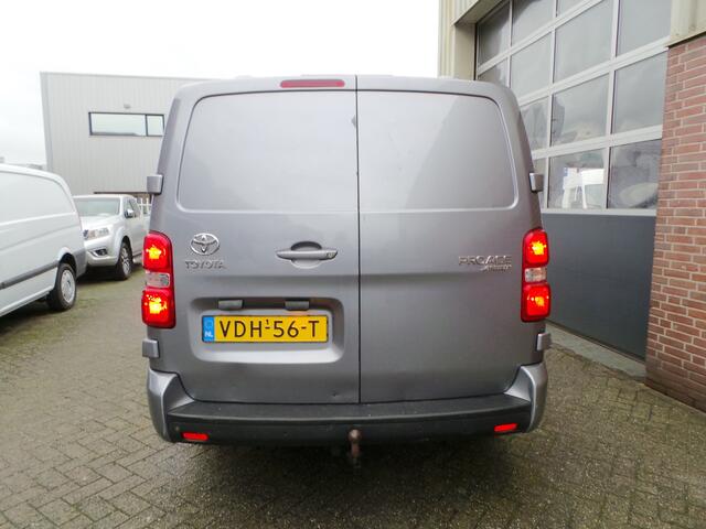 Toyota PROACE Worker 2.0 D-4D Creator Long Airco,Cruise,Pdc,Lmv,trekhaak diversen gebruikerssporen