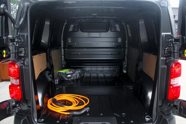 Toyota PROACE Electric Worker 75kWh Challenger | Metallic lak