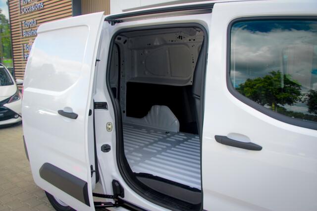 Toyota PROACE CITY Electric Long 50 kWh L2 Challenger