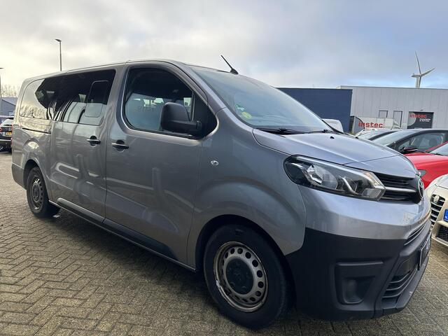 Toyota PROACE Shuttle 1.5 D-4D Cool Long | Nette staat! | 24.795 INCLUSIEF BTW INCLUSIEF BPM | 9 Persoons | Trekhaak | Carplay | Navigatie | Airco | Cruise Control | 2 Sleutels | Onderhoudshistorie |