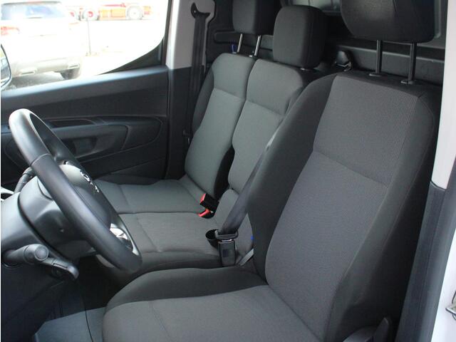 Toyota PROACE CITY 1.5 D-4D Professional 3-Zits, Trekhaak, Carplay/Android Auto, Parkeersensoren Voor en Achter, Navigatie