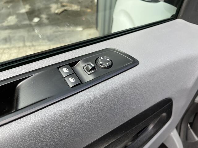 Toyota PROACE Worker 2.0 D-4D Long Airco Cruise controle Trekhaak 2500kg trekgewicht 2-Persoons Telefoonverbinding Bpm vrij voor particulier gebruik!!