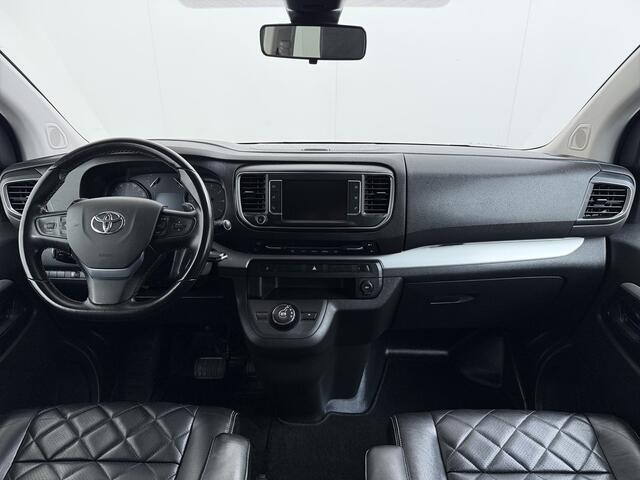 Toyota PROACE Worker L3 2.0D-4D 177PK Automaat Leder Dubbele Cabine 5-Persoons Stoelverwarming Trekhaak Camera 3D-Navi Ecc Apple Carplay Android Auto Sidebar Lmv 17" Privacy Glas Betonplex Vloer Wandbetimmering 1e Eigenaar 2.500KG Trekgewicht 400NM