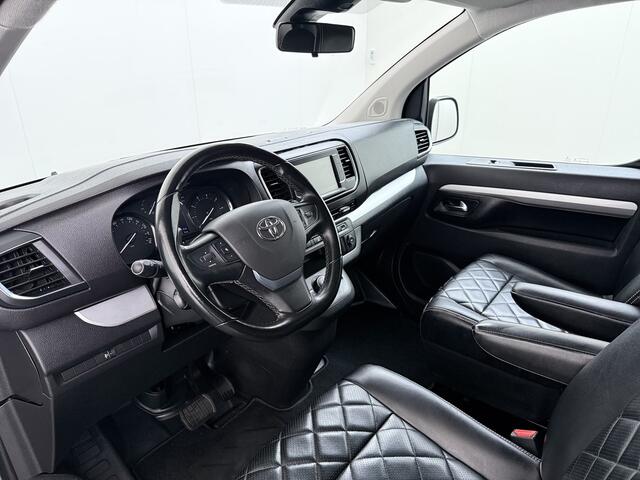 Toyota PROACE Worker L3 2.0D-4D 177PK Automaat Leder Dubbele Cabine 5-Persoons Stoelverwarming Trekhaak Camera 3D-Navi Ecc Apple Carplay Android Auto Sidebar Lmv 17" Privacy Glas Betonplex Vloer Wandbetimmering 1e Eigenaar 2.500KG Trekgewicht 400NM