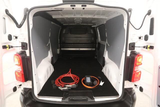 Toyota PROACE Electric Worker 75 kWh Extra Range Navigator L2H1 | Snelladen | SOH 92% | Werkverkeer bord | Airco | Cruise | Carplay | 3 Zits | Parkeersens. | Trekhaak