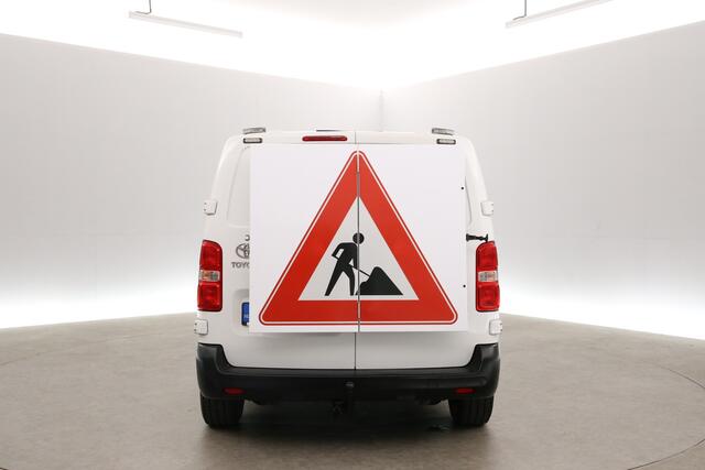 Toyota PROACE Electric Worker 75 kWh Extra Range Navigator L2H1 | Snelladen | SOH 92% | Werkverkeer bord | Airco | Cruise | Carplay | 3 Zits | Parkeersens. | Trekhaak