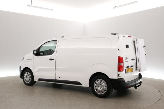 Toyota PROACE Electric Worker 75 kWh Extra Range Navigator L2H1 | Snelladen | SOH 92% | Werkverkeer bord | Airco | Cruise | Carplay | 3 Zits | Parkeersens. | Trekhaak