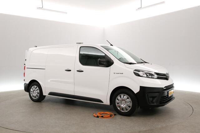 Toyota PROACE Electric Worker 75 kWh Extra Range Navigator L2H1 | Snelladen | SOH 92% | Werkverkeer bord | Airco | Cruise | Carplay | 3 Zits | Parkeersens. | Trekhaak