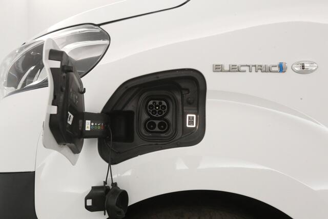 Toyota PROACE Electric Worker 75 kWh L2H1 | Snelladen | SOH 99% | Airco | Cruise | 3 Zits | Carplay | Parkeersens.