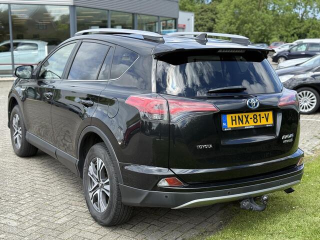 Toyota RAV4 2.5 Hybrid Black Edition Pano | Stoel-, stuur- & voorruitverwarming | ACC