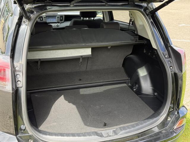 Toyota RAV4 2.5 Hybrid Black Edition Pano | Stoel-, stuur- & voorruitverwarming | ACC