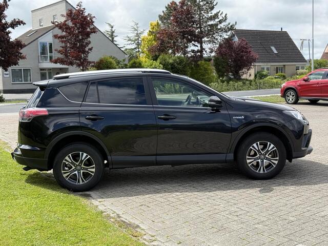 Toyota RAV4 2.5 Hybrid Black Edition Pano | Stoel-, stuur- & voorruitverwarming | ACC