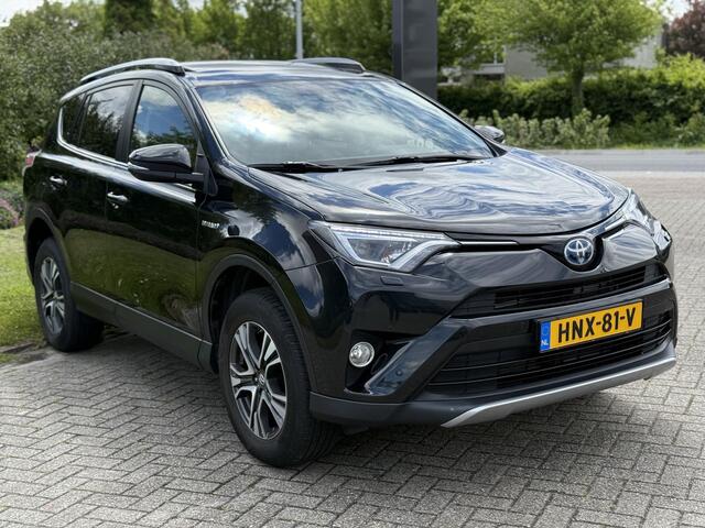 Toyota RAV4 2.5 Hybrid Black Edition Pano | Stoel-, stuur- & voorruitverwarming | ACC
