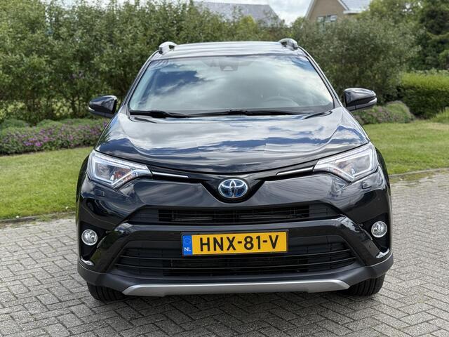 Toyota RAV4 2.5 Hybrid Black Edition Pano | Stoel-, stuur- & voorruitverwarming | ACC