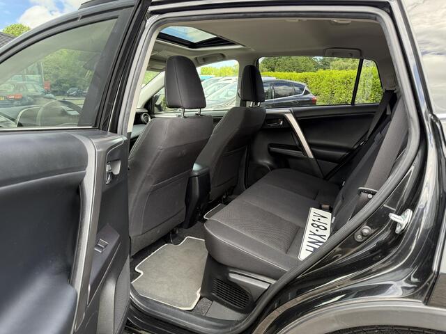Toyota RAV4 2.5 Hybrid Black Edition Pano | Stoel-, stuur- & voorruitverwarming | ACC