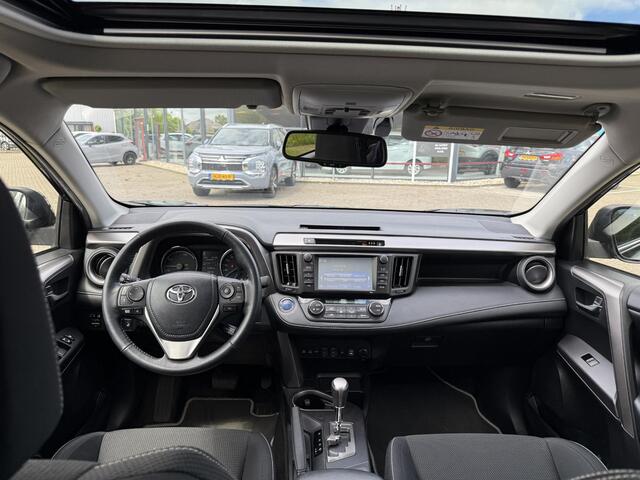 Toyota RAV4 2.5 Hybrid Black Edition Pano | Stoel-, stuur- & voorruitverwarming | ACC