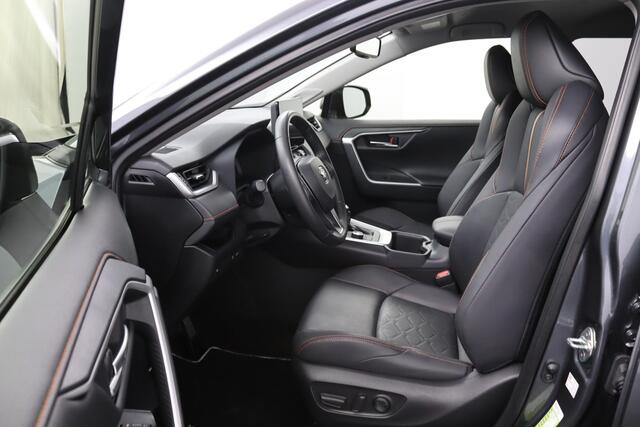 Toyota RAV4 2.5 Hybrid AWD Adventure | Lederen Bekleding | JBL Audio | Elektrisch Vertelbare Bestuurdersstoel | Grootscherm Navigatie | Draadloos Apple Carplay & Android Auto |