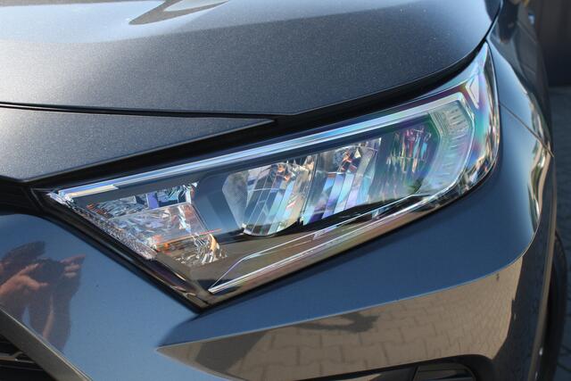 Toyota RAV4 2.0 VVT-iE Dynamic | Incl. 12 maanden garantie Automaat | 360 camera | Navigatie | Lichtmetalen velgen | Binnenspiegel camera functie | Cruise control | Dodehoek detectie | Bluetooth | DAB | Elektrische achterklep