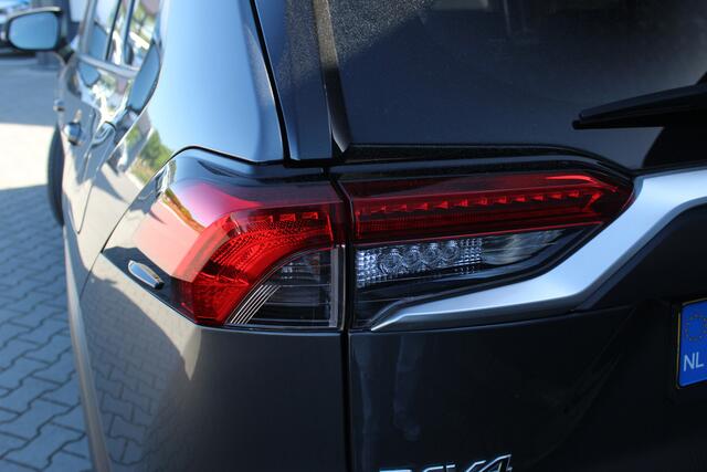 Toyota RAV4 2.0 VVT-iE Dynamic | Incl. 12 maanden garantie Automaat | 360 camera | Navigatie | Lichtmetalen velgen | Binnenspiegel camera functie | Cruise control | Dodehoek detectie | Bluetooth | DAB | Elektrische achterklep