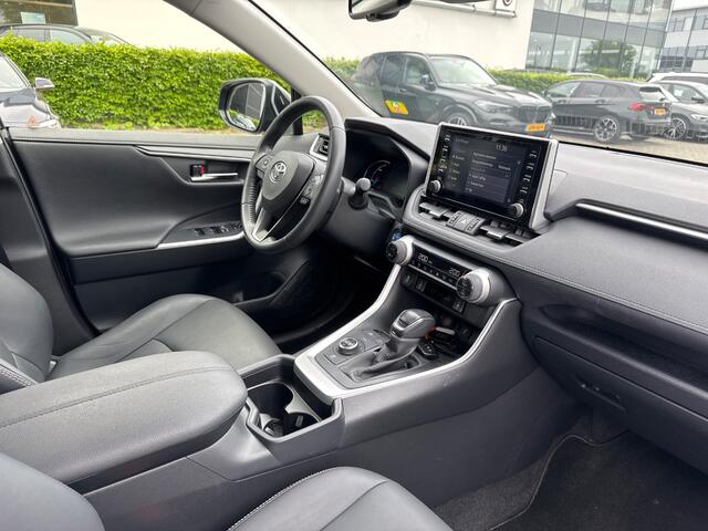 Toyota RAV4 2.5 Hybrid AWD Style 1.650 KG Trekgewicht, stuur- en stoelverwarming Camera, Parkeersensoren voor en achter