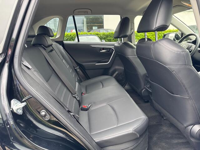 Toyota RAV4 2.5 Hybrid AWD Style 1.650 KG Trekgewicht, stuur- en stoelverwarming Camera, Parkeersensoren voor en achter