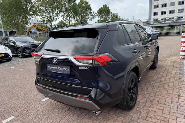 Toyota RAV4 2.5 Hybrid Bi-Tone Navigatie, Stoelverwarming, Leder/alcantara, LMV, LED, Smart Key, Parkeersensoren, Adaptieve cruise control
