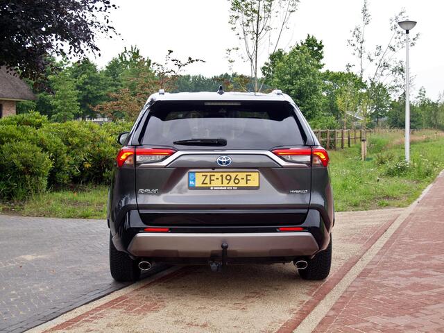 Toyota RAV4 2.5 Hybrid AWD Bi-Tone | Camera | Apple Carplay | Trekhaak 1650 KG trekgewicht | Alarm | JBL | NL-Auto |