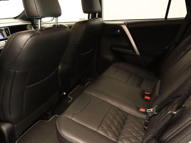 Toyota RAV4 2.5 Hybrid Style - NAVIGATIE - ELEKTRISCHE ACHTERKLEP - PARKEERSENSOREN VOOR EN ACHTER - 360 GRADEN CAMERA - STOEL EN STUUR VERWARMING - KEYLESS ENTRY & START - ADAPTIVE CRUISE CONTROL