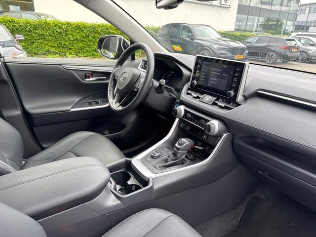 Toyota RAV4 2.5 Hybrid AWD Style 1.650 KG Trekgewicht, stuur- Camera, Parkeersensoren voor en achter