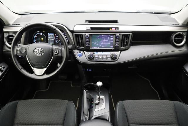 Toyota RAV4 2.5 Hybrid Style 2016 | Automaat | Navigatie | Dealer Onderhouden | Cruise Control | DAB Radio | Stuurwiel Bediening | Trekhaak | Lichtmetaal | Boekjes | Keyless | 2 Sleutels | Achteruitrij Camera |