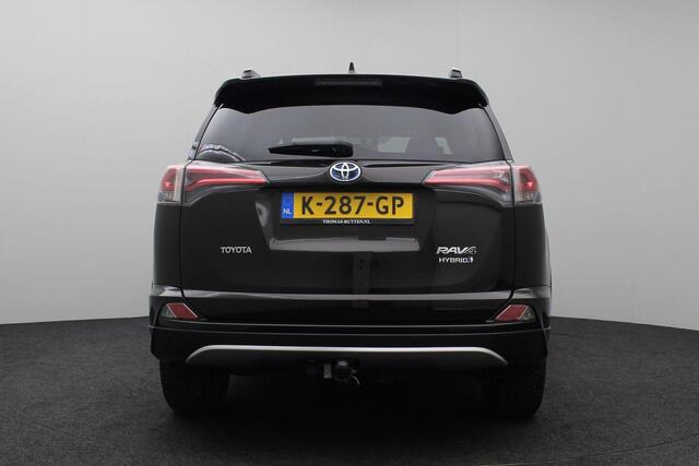 Toyota RAV4 2.5 Hybrid Style 2016 | Automaat | Navigatie | Dealer Onderhouden | Cruise Control | DAB Radio | Stuurwiel Bediening | Trekhaak | Lichtmetaal | Boekjes | Keyless | 2 Sleutels | Achteruitrij Camera |