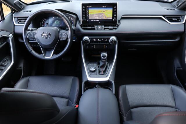 Toyota RAV4 2.5 Plug-in Hybrid AWD Bi-Tone Plus, Trekhaak, Treeplanken