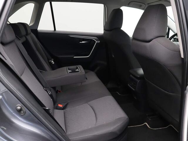 Toyota RAV4 2.5 Hybrid AWD Dynamic | 10 Jaar Garantie! | 18'' Lmv | Geremd 1650kg | Stoelverwarming | Achteruitrijcamera |