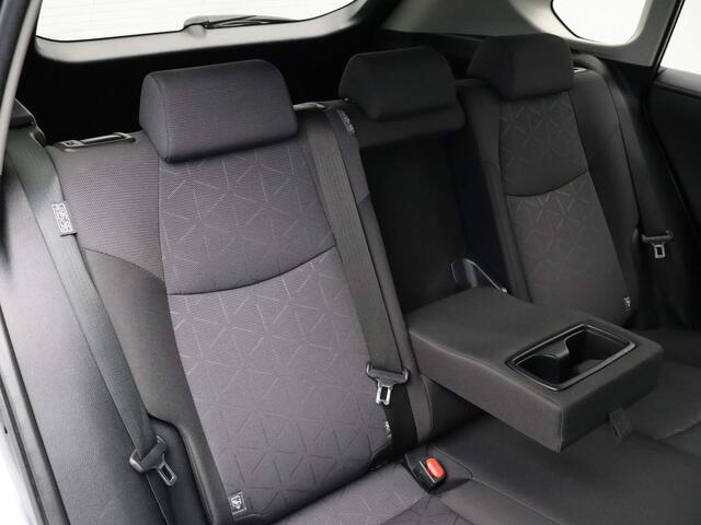 Toyota RAV4 2.5 Hybrid AWD Dynamic | 10 Jaar Garantie! | 18'' Lmv | Geremd 1650kg | Stoelverwarming | Achteruitrijcamera |