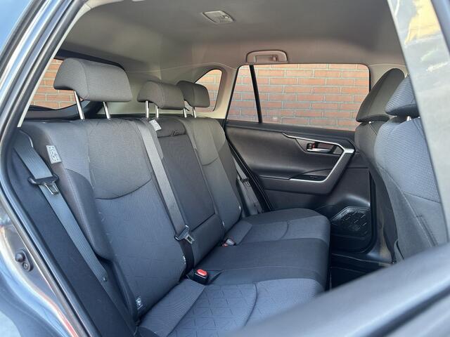 Toyota RAV4 2.5 Hybrid Dynamic: SUV met Klasse & Karakter!