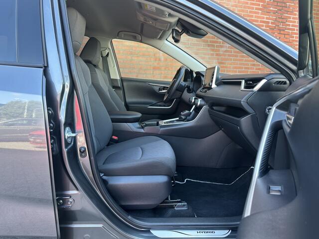 Toyota RAV4 2.5 Hybrid Dynamic: SUV met Klasse & Karakter!