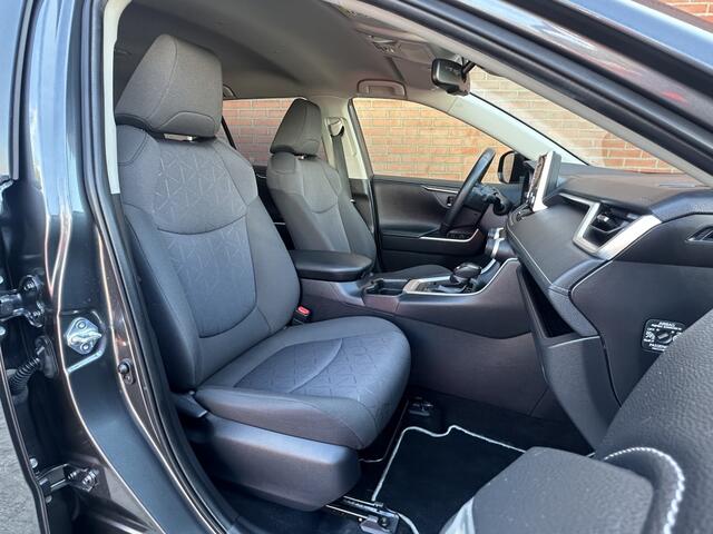 Toyota RAV4 2.5 Hybrid Dynamic: SUV met Klasse & Karakter!