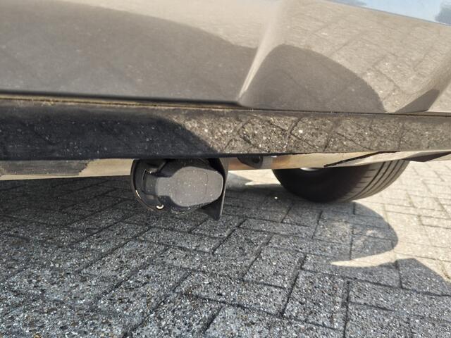 Toyota RAV4 2.5 Hybrid AWD Style Bi-Tone | Pano | Trekhaak | Leer | JBL | An
