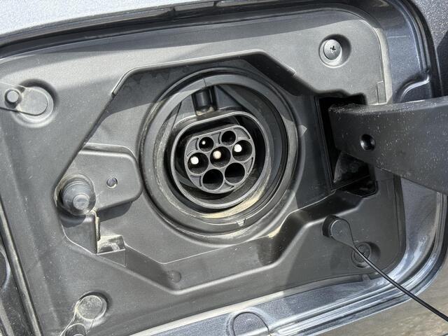 Toyota RAV4 2.5 Plug-in Hybrid AWD Bi-Tone Plus Stoelverwarming & koeling | HUD | JBL | 360 Camera